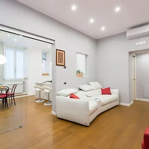 White House In Apartment